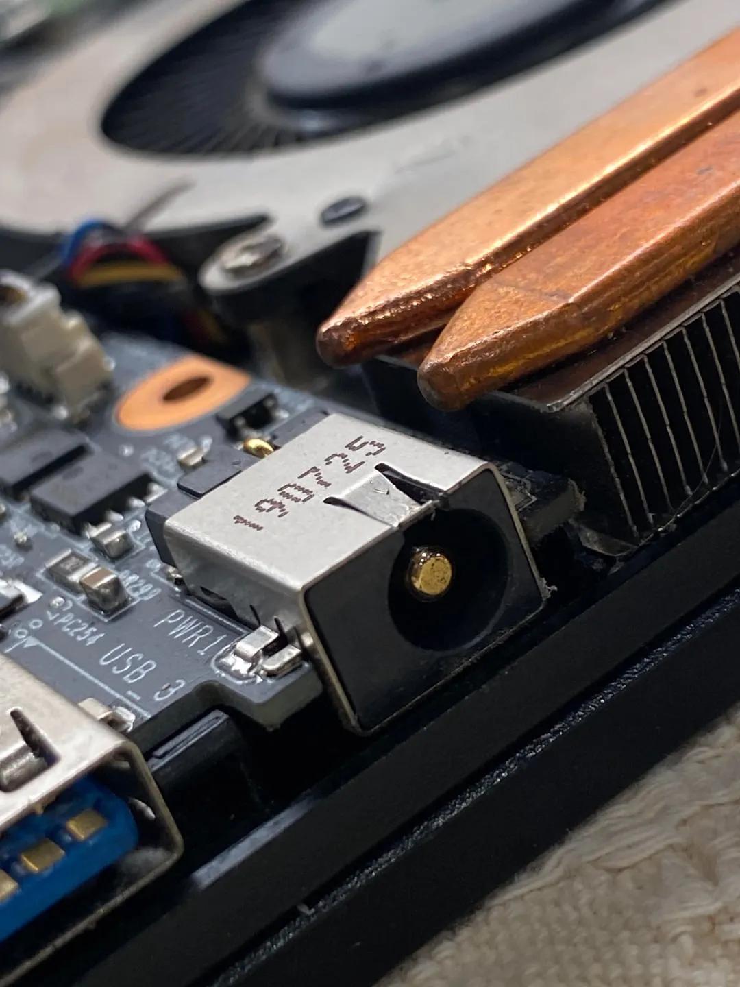 Sony Vaio Şarj Soketi Değişimi — LaptopServisi.tr