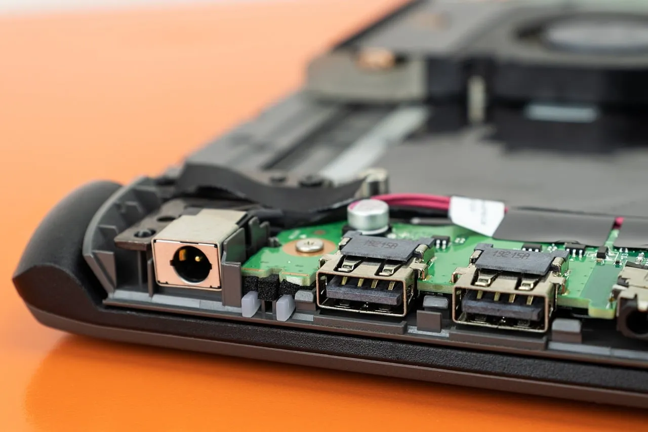Asus Şarj Soketi Değişimi — LaptopServisi.tr