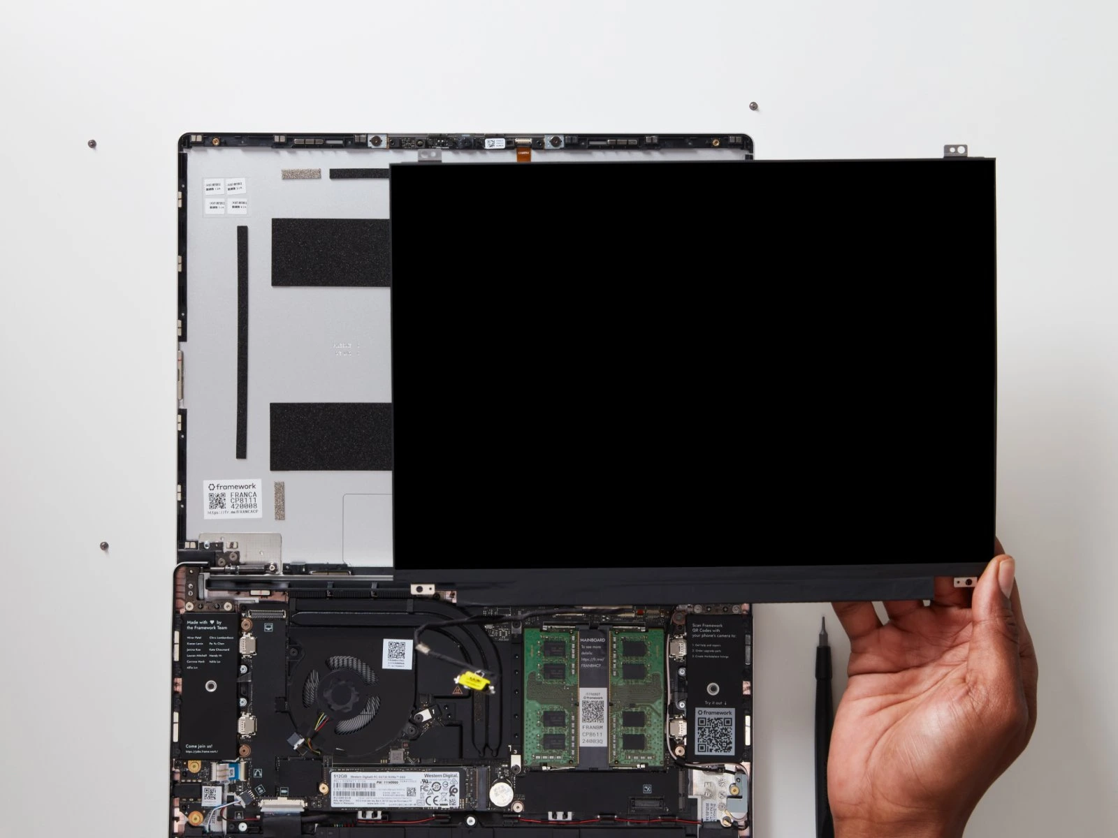Laptop ekran değişimi LCD panel — Perpa LaptopServisi.tr