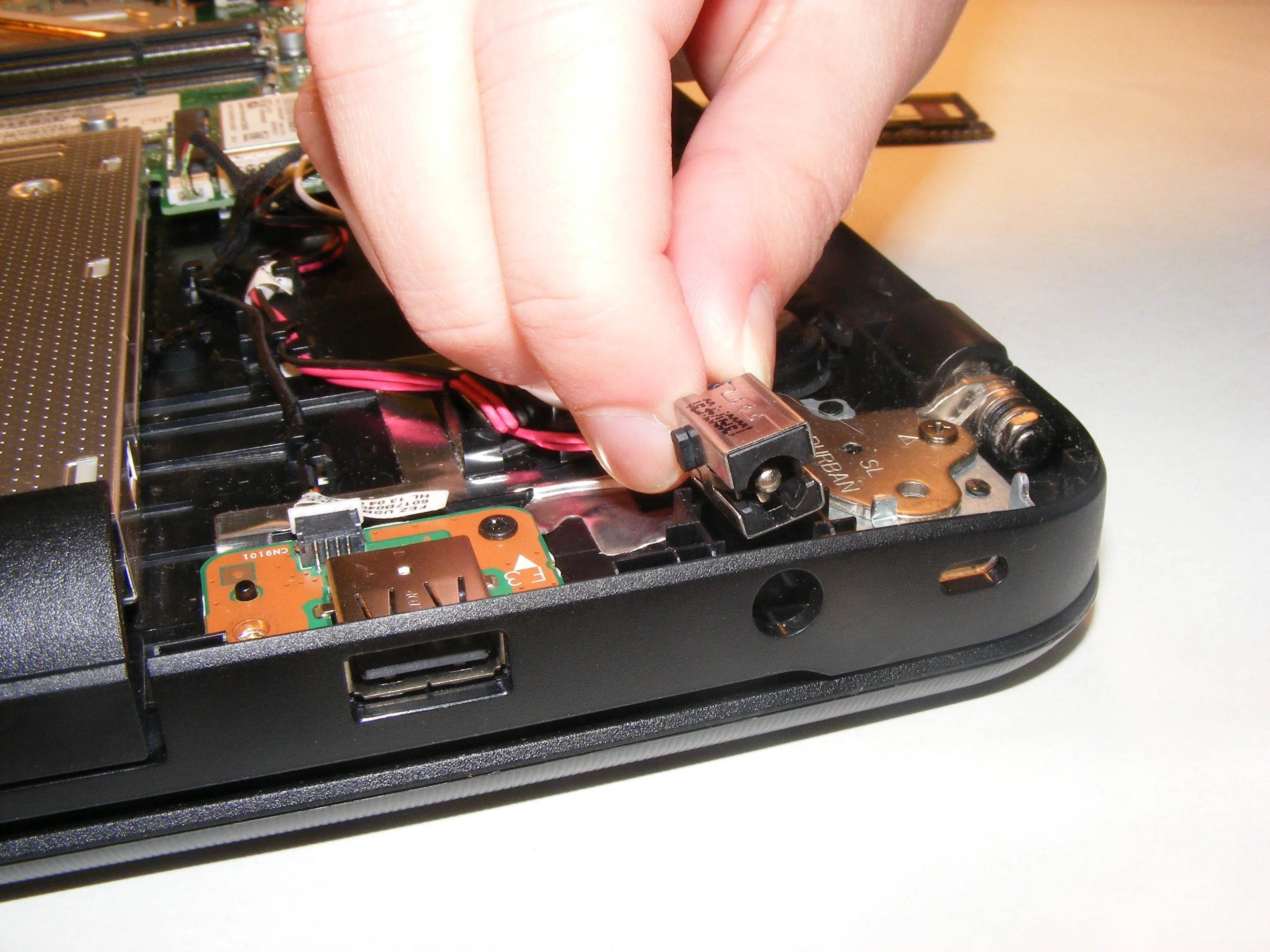 Exper Şarj Soketi Değişimi — LaptopServisi.tr