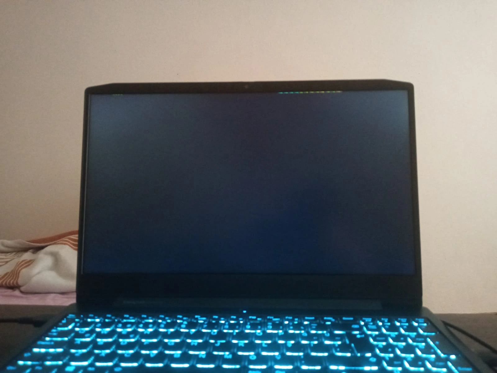 Laptop ekran değişimi LCD panel — Perpa LaptopServisi.tr