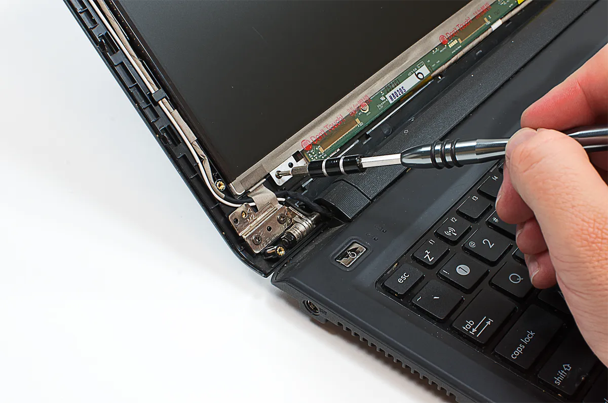 Laptop ekran değişimi LCD panel — Perpa LaptopServisi.tr