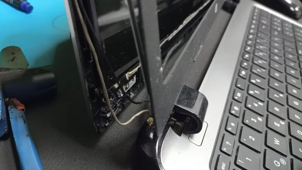 Apple Menteşe Tamiri — LaptopServisi.tr